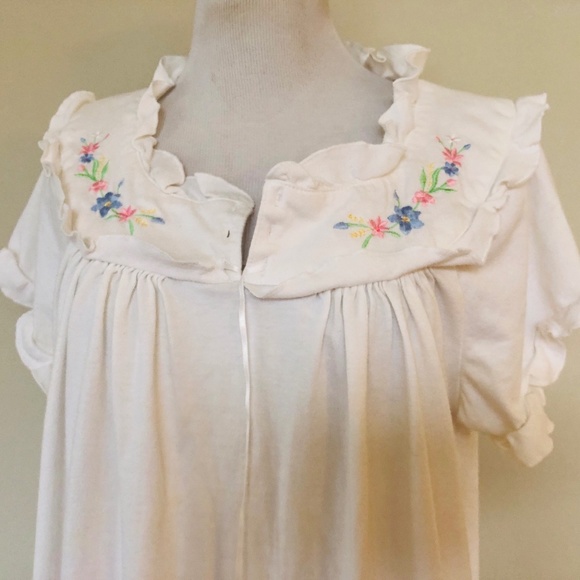 Nightgown SECRET TREASURES Medium White Ruffled Yoke Short Sleeves - Picture 4 of 7